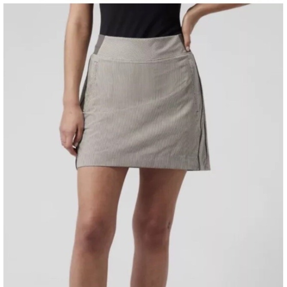 Athleta Brooklyn 16" Skort Gray White Stripe Size 4 Athletic Skirt